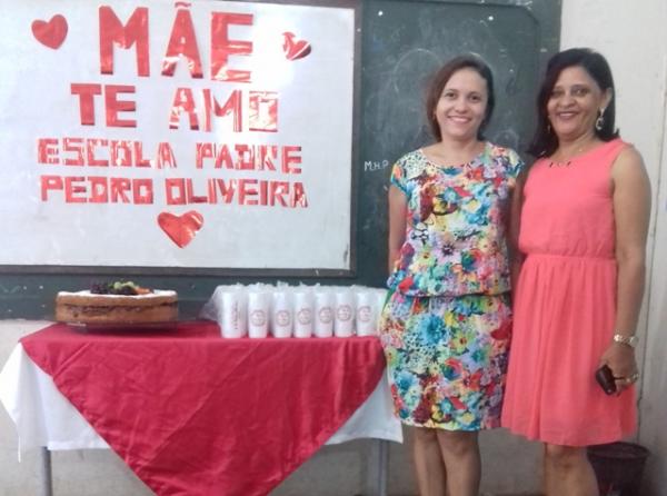 Escola Municipal Padre Pedro Oliveira homenageia mães em reunião.(Imagem:Deylange Oliveira)