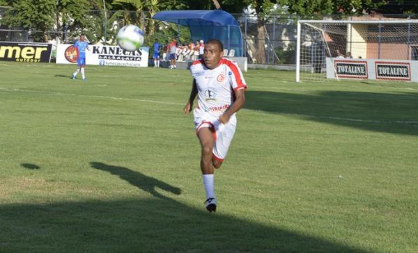 Mica sente dores no peito e infarta após cobrar lateral em jogo com amigos na Bahia.(Imagem:Clemilton Silva)