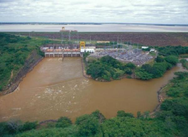 Comportas da barragem Boa Esperança no PI são abertas.(Imagem:Divulgação/Chesf)