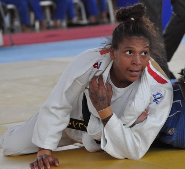 Em meio à defesa por flagrante em teste antidoping, campeã olímpica é derrotada por Ellen Santana.(Imagem:Divulgação)