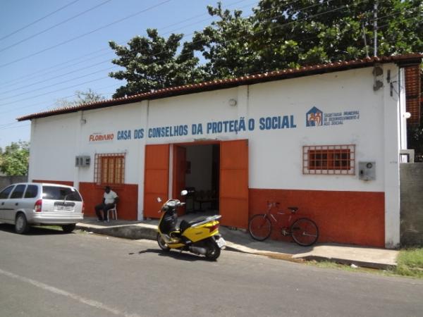 Casa dos conselhos de Floriano recebe os passes livres de pessoas portadoras de deficiência.(Imagem:FlorianoNews)