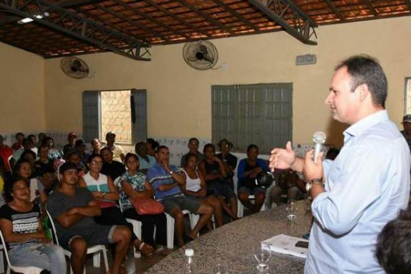 Em passagem por Floriano, deputado Mainha participa de reunião com pescadores.(Imagem:ASCOM)