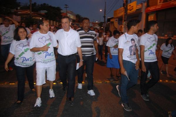 Prefeito de Floriano participa da Caminhada da Paz realizada pela Diocese.(Imagem:Secom)