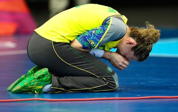 Chana, a mais experiente da seleção, chora após a eliminação nas Olimpíadas de Londres.(Imagem:AFP)