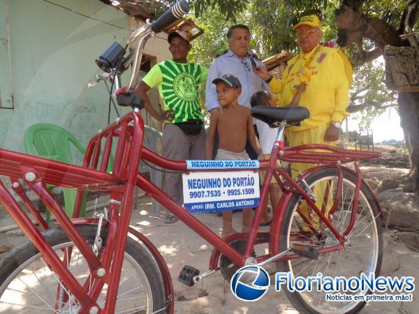 Vereador faz doação de bicicleta para trabalhador.(Imagem:FlorianoNews)