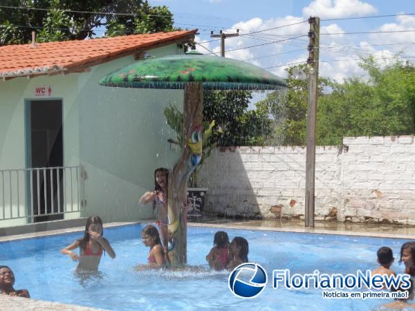 Docentes da rede privada comemoraram o Dia do Professor em manhã de lazer.(Imagem:FlorianoNews)