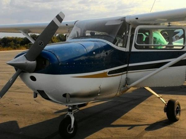 Aeronave fez pouso irregular em fazenda do ex-governador do Piauí.(Imagem:Divulgação/PM)