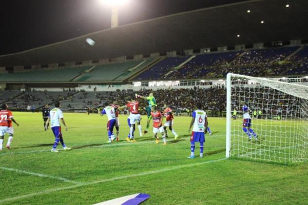 Duelo entre River-PI e Fortaleza levou mais de 6 mil torcedores ao Albertão.(Imagem:Abdias Bideh/GloboEsporte.com)