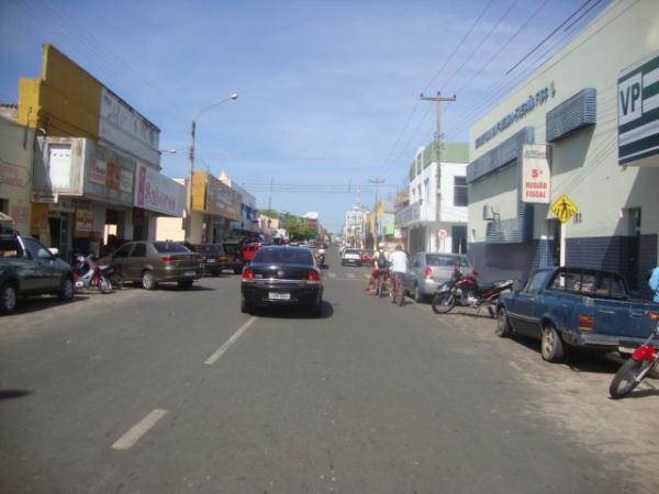 Passeio pelo centro comercial de Floriano(Imagem:redação)