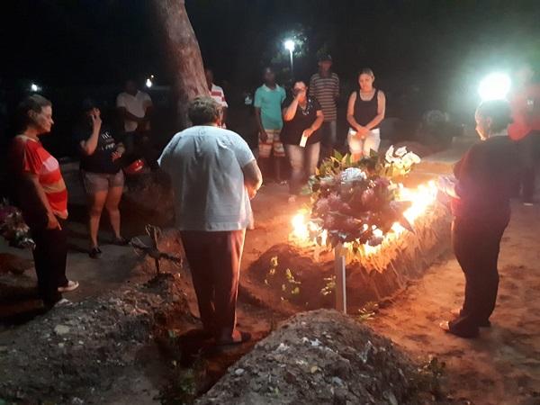 Radialista Lena Chagas é sepultada sob forte comoção em Floriano.(Imagem:Jc24horas)