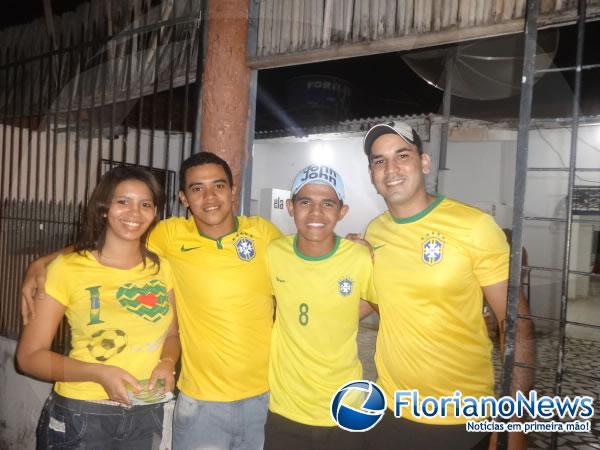 Torcedores de Floriano e Barão de Grajaú se reuniram para assistir partida entre Brasil e Croácia.(Imagem:FlorianoNews)