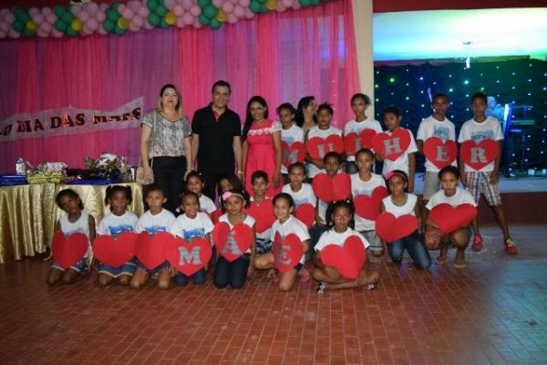 SEMDAS realiza festa em homenagem às mães.(Imagem:Secom)