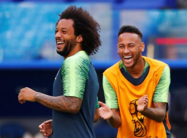 Neymar e Marcelo no treino da Seleção.(Imagem:David Gray/Reuters)