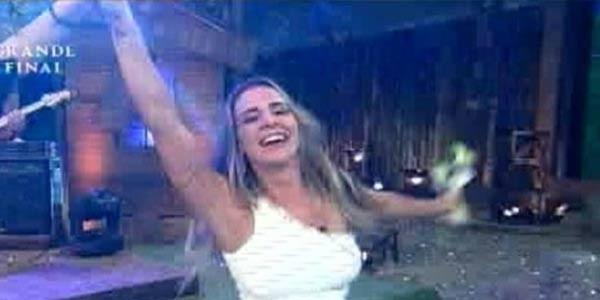Joana Machado ganha R$ 2 milhões e quer apagar passado com Adriano.(Imagem:Reprodução/Record)
