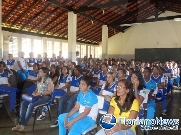 Escola Lindolfo Uchoa realiza projeto sobre uso consciente de água e energia.(Imagem:FlorianoNews)