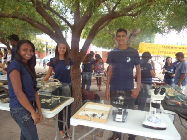 Acadêmicos da UFPI realizam exposição itinerante de Zoologia.(Imagem:FlorianoNews)