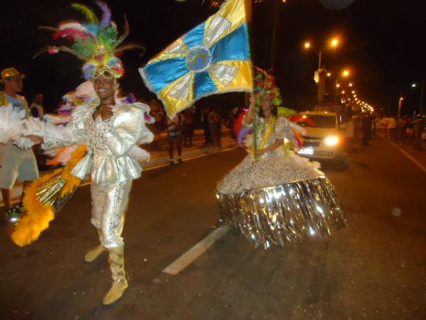 Sete Escolas do Grupo de Acesso se apresentaram no 1º dia de desfiles em Floriano.(Imagem:FlorianoNews)