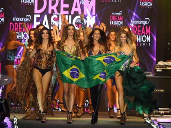 Isabeli Fontana, Ana Beatriz Barros, Izabel Goulart e as modelos do Monange DFT.(Imagem:Divulgação)