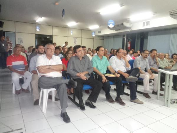 Empresários e estudantes participam de palestra sobre questões tributárias.(Imagem:FlorianoNews)