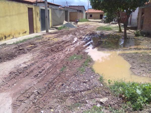 Morador indignado denuncia situação precária de ruas no bairro Princesa do Sul.(Imagem:Robson Pires Borges)