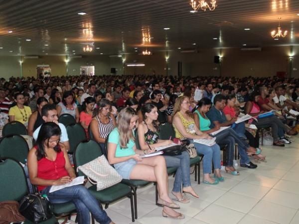 Candidatos participam de revisão para concurso público em Teresina.(Imagem:Gilcilene Araújo/G1)