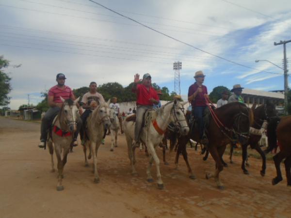 Tradicional cavalgada reúne cavaleiros e amazonas em Floriano.(Imagem:FlorianoNews)