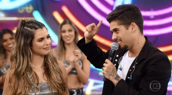 Zé Felipe se declara para a namorada, a bailarina Isabella Arantes.(Imagem:TV Globo)