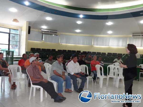 Sindicato dos Taxistas de Floriano promoveu reunião na Câmara Municipal.(Imagem:FlorianoNews)