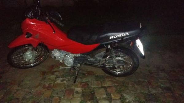 Polícia Militar recupera motocicleta furtada em Floriano.(Imagem:3° BPM)