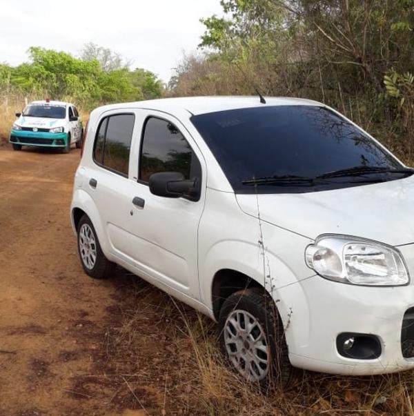 Veículo usado em assalto aos Correios de Água Branca foi achado em Angical.(Imagem:Divulgação/PM)