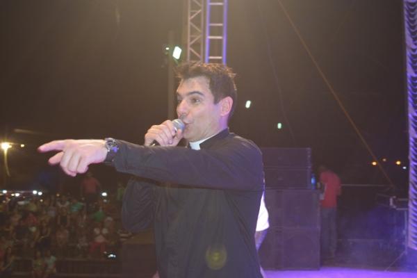 Pe. Juarez de Castro faz show em Floriano.(Imagem:Waldemir Miranda)