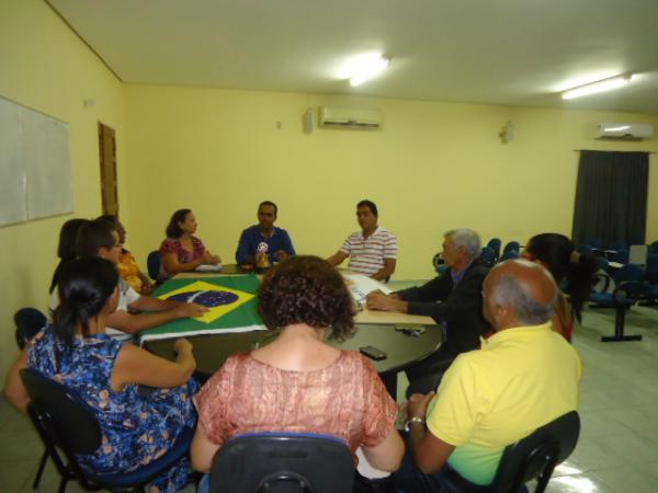 Reunião do Rotary debate panfletagem no carnaval de Floriano.(Imagem:FlorianoNews)