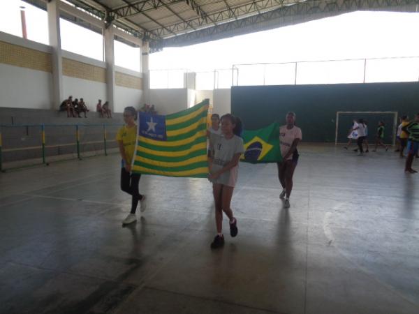 Jogos Interclasses promovem integração entre os alunos da U.E. Bucar Neto.(Imagem:FlorianoNews)