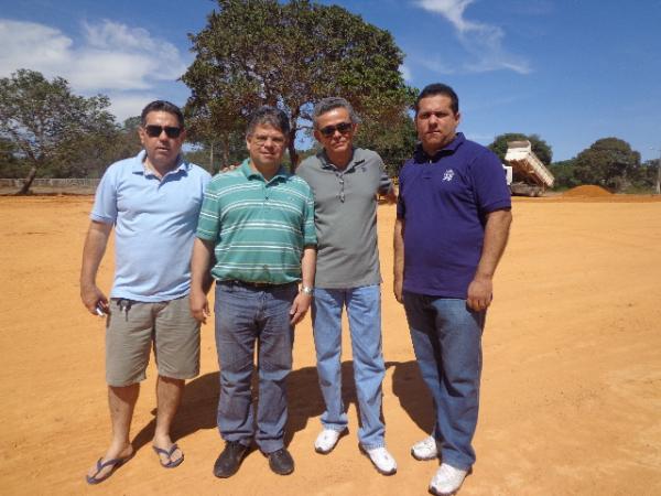 Deputado Gustavo Neiva visitou obras da Feira Agropecuária de Floriano.(Imagem:FlorianoNews)