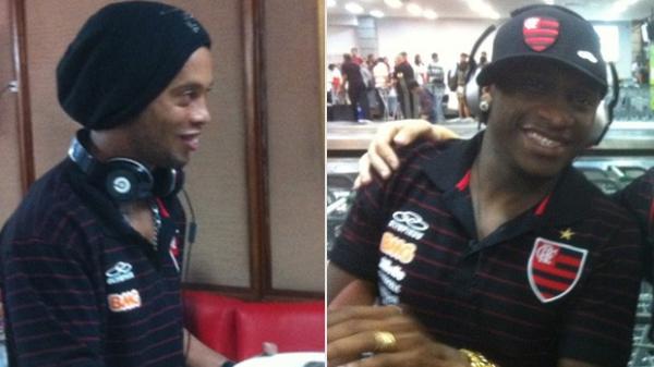 Ronaldinho e Willians: uniformes diferentes na viagem para Goiânia.(Imagem:Divulgação/Twitter)