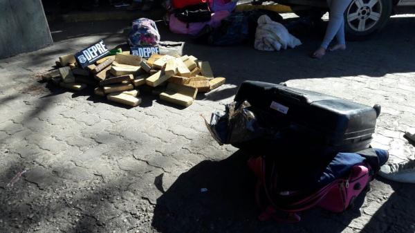  A droga foi achada na mala de uma mulher que embarcou em Anápolis, Goiás.(Imagem: Junior Feitosa/G1)