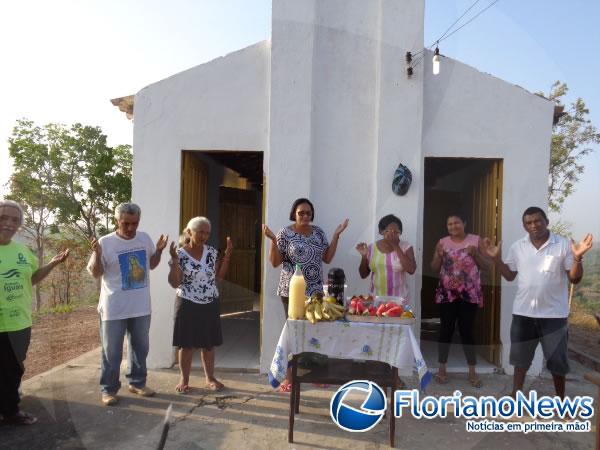 Fieis se reúnem para agradecer as graças alcançadas.(Imagem:FlorianoNews)