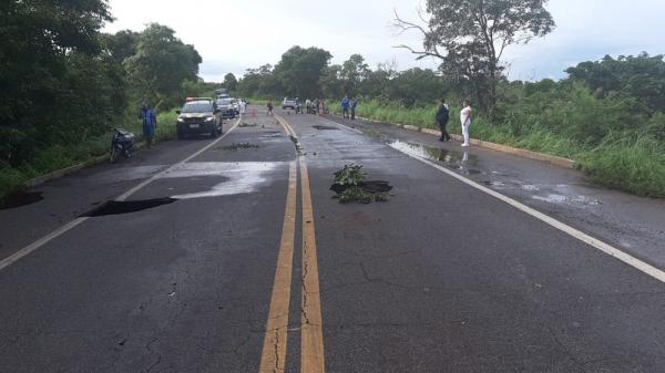 Crateras abertas na BR-343 em Piripiri.(Imagem:Divulgação/PRF)