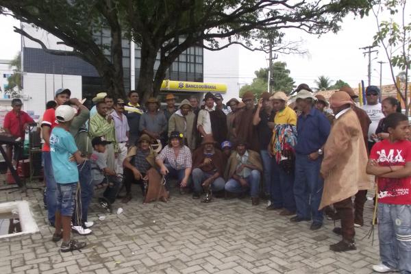 Vaqueiros participam de cavalgada em homenagem a São Pedro de Alcântara.(Imagem:FlorianoNews)