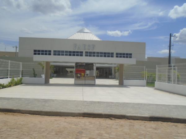 Nova sede da Faculdade de Ensino Superior de Floriano (FAESF)(Imagem:FlorianoNews)