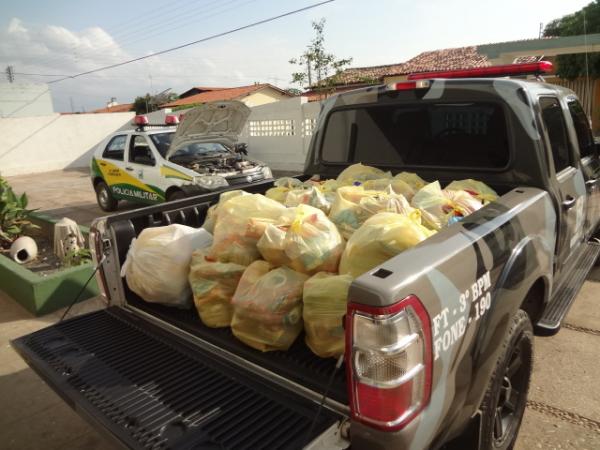 Famílias carentes são beneficiadas com cestas básicas em Floriano.(Imagem:FlorianoNews)