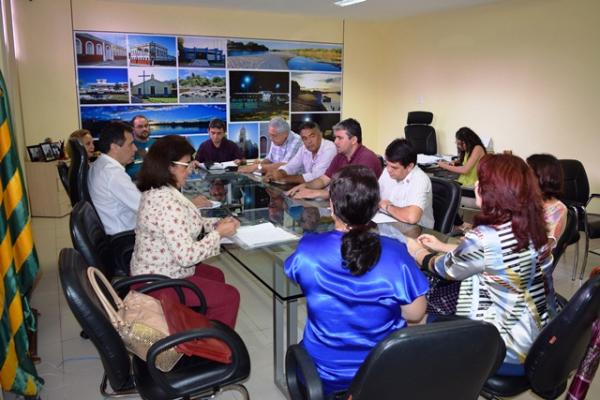 Gilberto Júnior recebe rotarianos na Prefeitura Municipal.(Imagem:Waldemir Miranda)