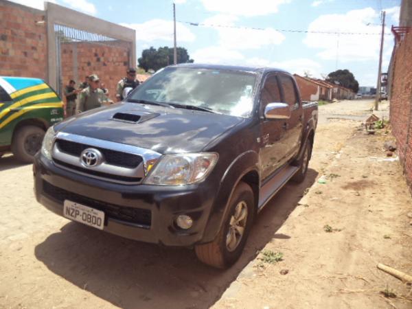 Polícia encontra veículo abandonado no bairro Sambaíba, em Floriano.(Imagem:FlorianoNews)