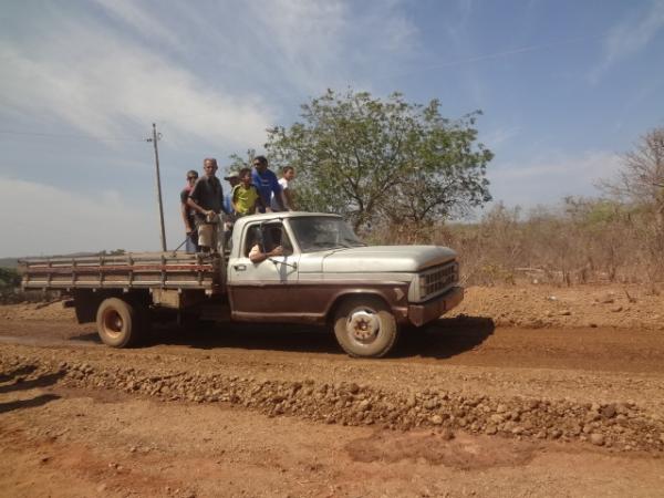 Prefeitura visita obras de recuperação em estradas.(Imagem:FlorianoNews)