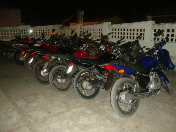 Motos apreendidas durante a Blitz, foram 12 motos.(Imagem:redação)