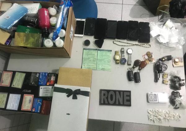 Objetos encontrados com o trio(Imagem:Divulgação/Polícia Militar)