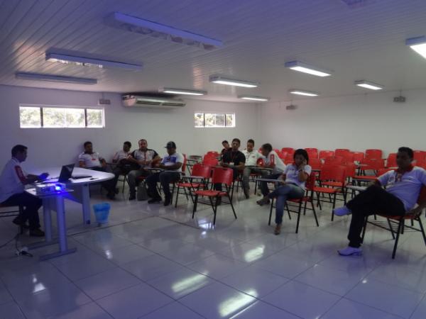 Funcionários da Cajueiro Motos participaram de treinamento.(Imagem:FlorianoNews)