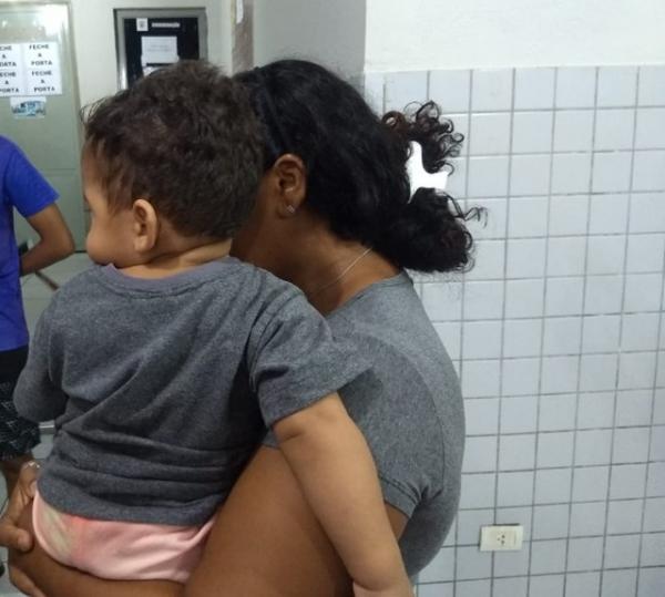 Família da criança esteve na Central de Flagrantes de Teresina para prestar depoimento.(Imagem:Gilderson Oliveira/TV Clube)