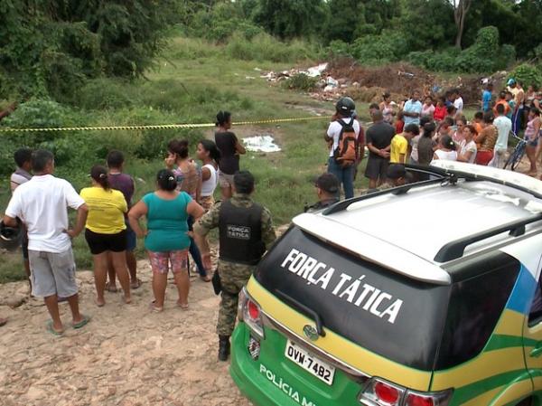 Crime assustou os vizinhos e deixou o local movimentado.(Imagem:Reprodução/TV Clube)