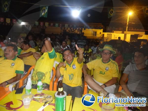 Torcedores de Floriano e Barão de Grajaú se reuniram para assistir partida entre Brasil e Croácia.(Imagem:FlorianoNews)